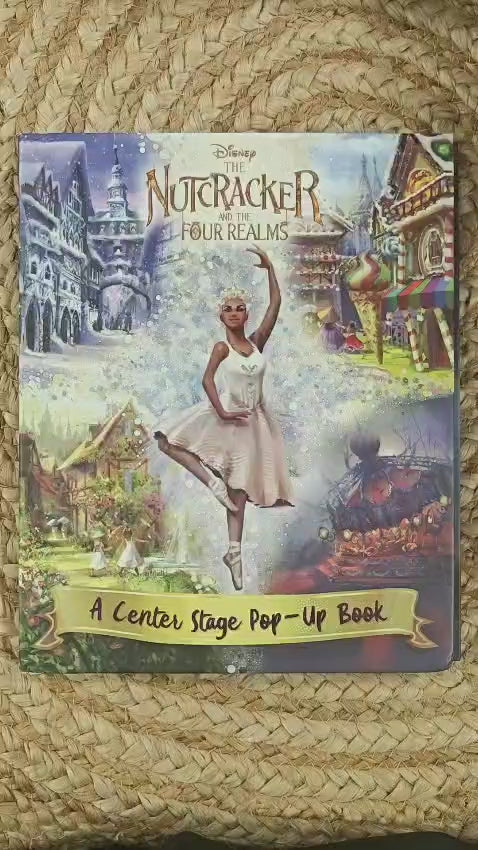 Disney - The Nutcracker And The Four Realms - A Center Stage Pop-Up Book