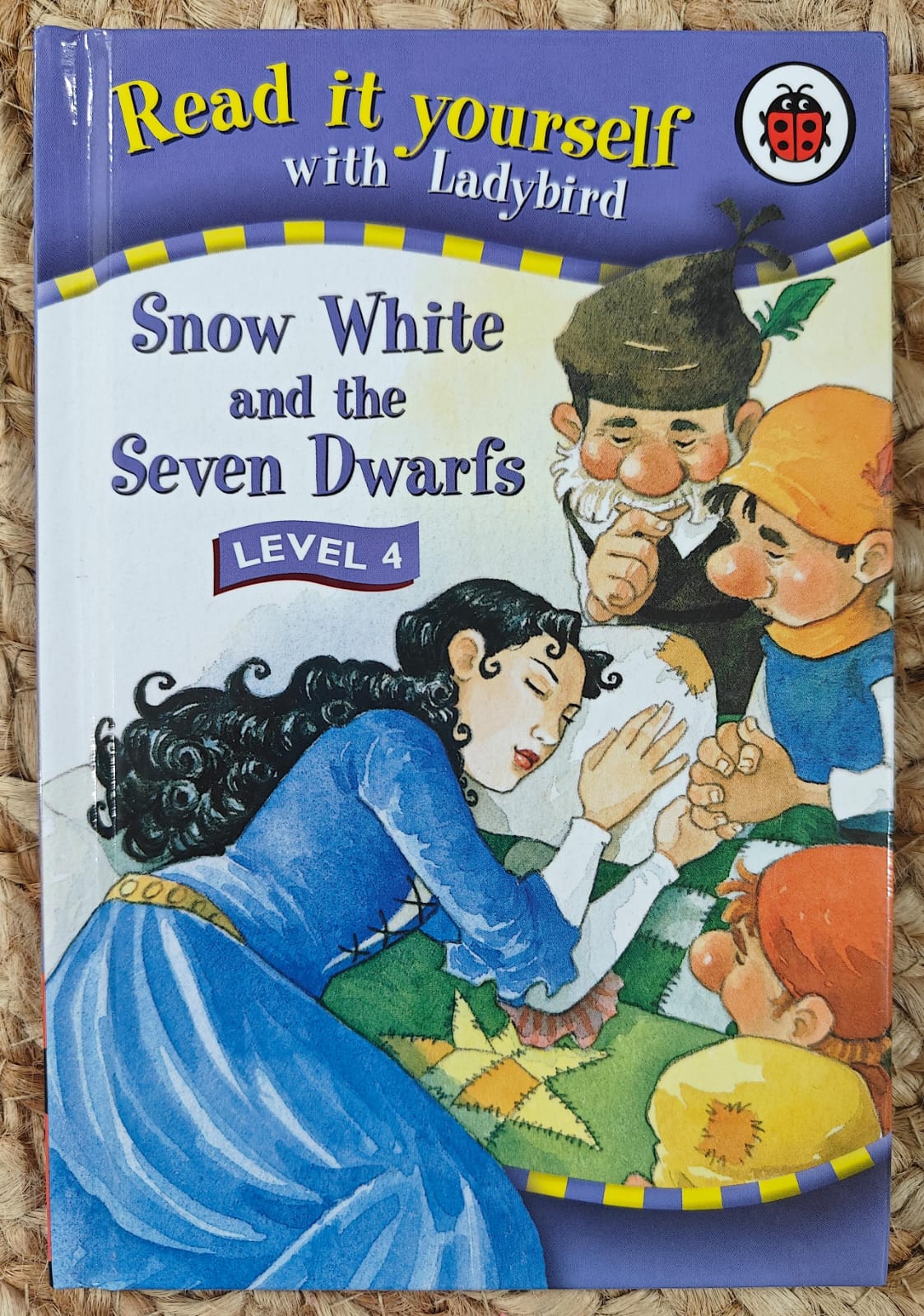 Read-It-Yourself with Ladybird : Snow White and the Seven Dwarfs