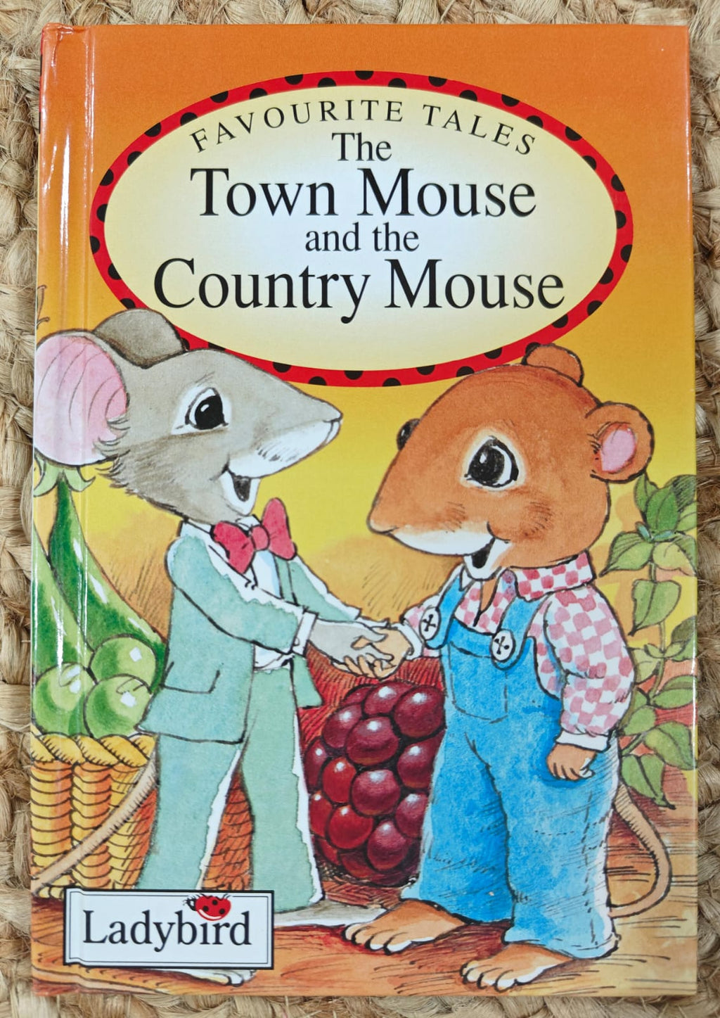 Favourite Tales - The Town Mouse and the Country Mouse